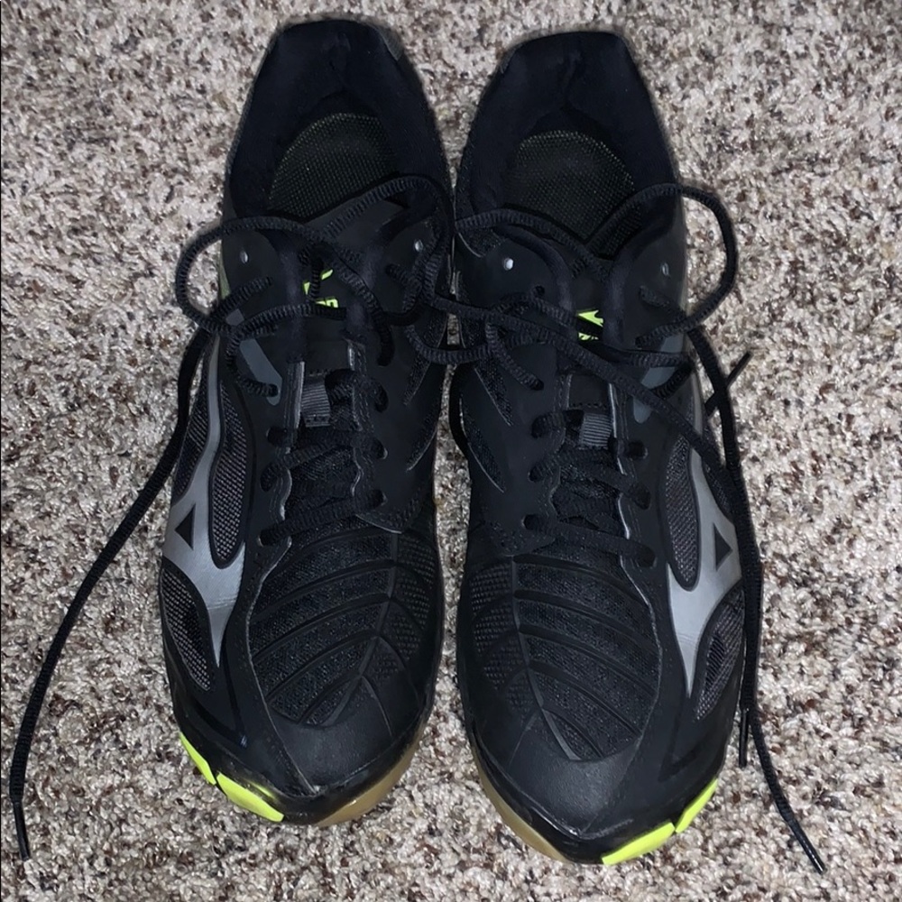 Brand new volleyball shoes ( mizuno)